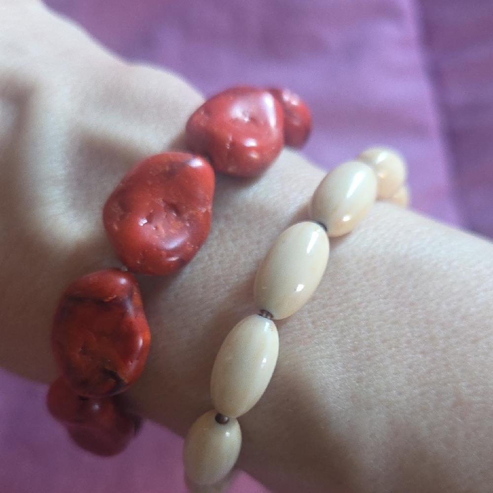 Set Of 2 Elastic Beaded Bracelets - Chunky Sienna & Smooth Ivory Tone Beads.